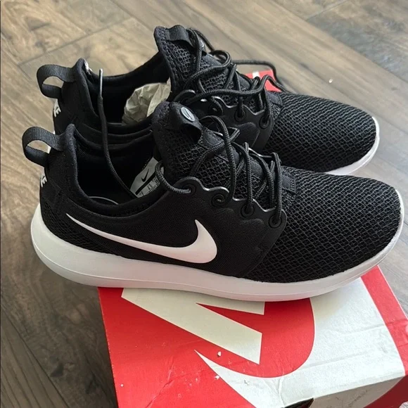Nike Roshe Two Black and White Sneakers - Picture 3 of 5
